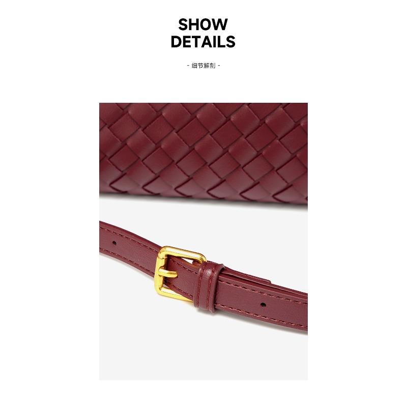 Woven bag, one shoulder baguette bag, niche high-end horizontal style, hand-held dinner bag, crossbody versatile bag, fashionable and exquisite