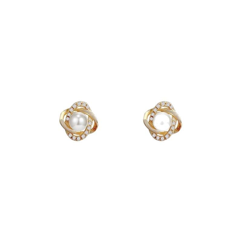 Elegant Diamond-Studded Pearl Earrings - Luxurious and Stylish Autumn/Winter Design