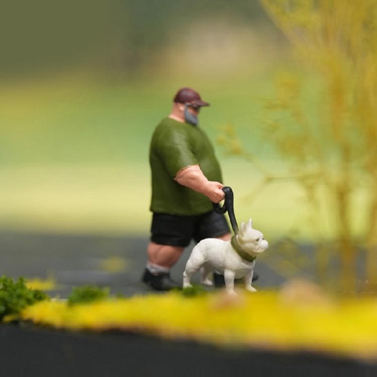 1/64 Scale Resin Model Depicting A Man Strolling With His Pet Dog Miniature Figure For Craft Projects And Toy Displays