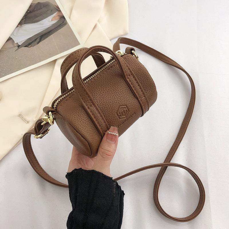 

Bag women s 2024 spring new one-shoulder oblique span bag niche design handbag simple and fashionable one-shoulder bag women коричневий