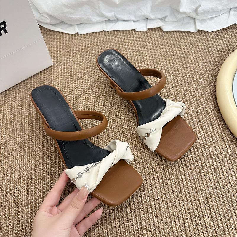 

Design sense color matching 2025 thick heel square head sandals women s summer wear French niche low heel premium one-word slippers 35