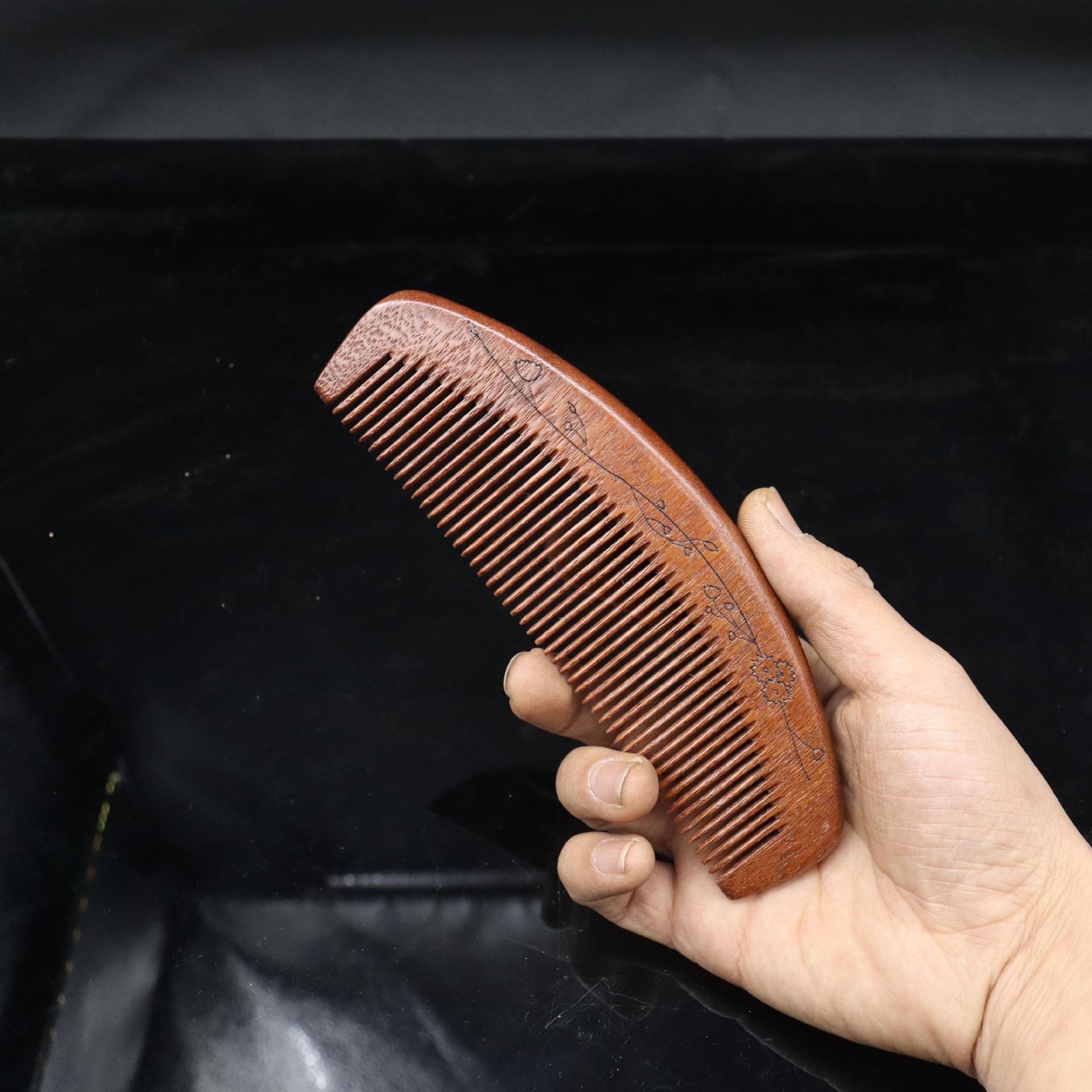 

Традиционный гребень из красного сандалового дерева ручной резьбы с удлиненной ручкой