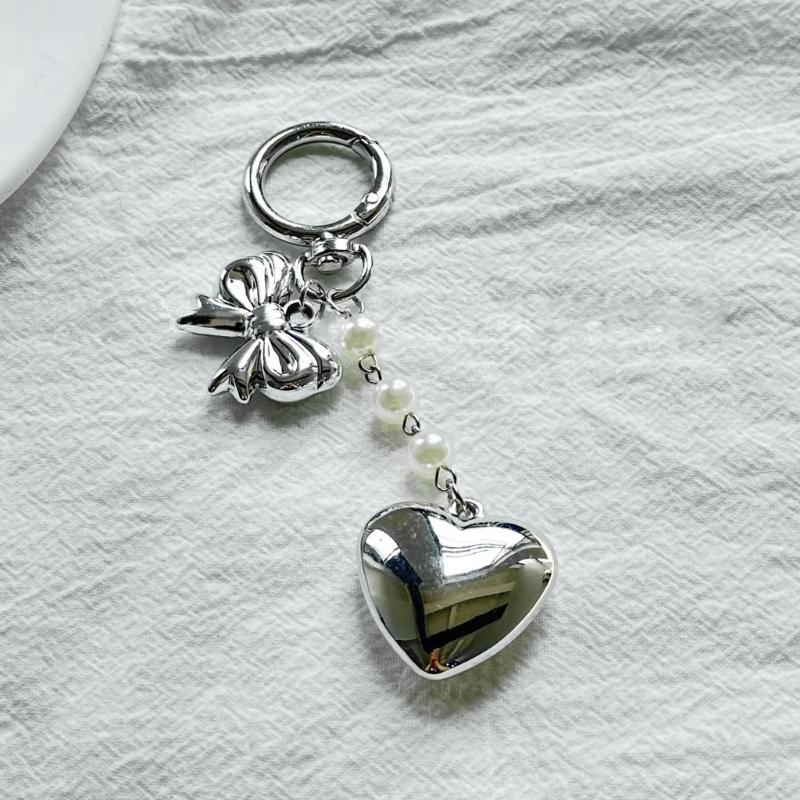 Fashionable Heart Pendant Stylish Bowknont Keychain Bag Charm Earphone Accessory Elegant Pearl Bowknot Heart Charm