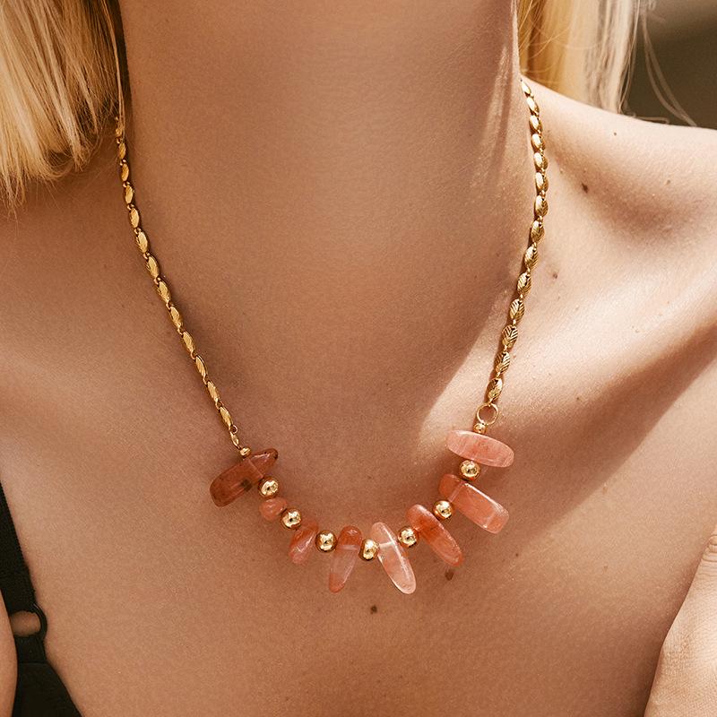 

Модне кольє для жіночих ювелірних виробів рожевий