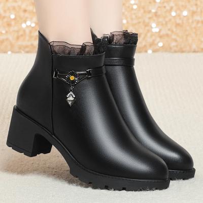 Automne et hiver pour femmes, nouvelles bottes et chaussures pour femmes âgées, chaussures en cuir chaudes en velours, chaussures de mère, chaussures en coton en cuir souple