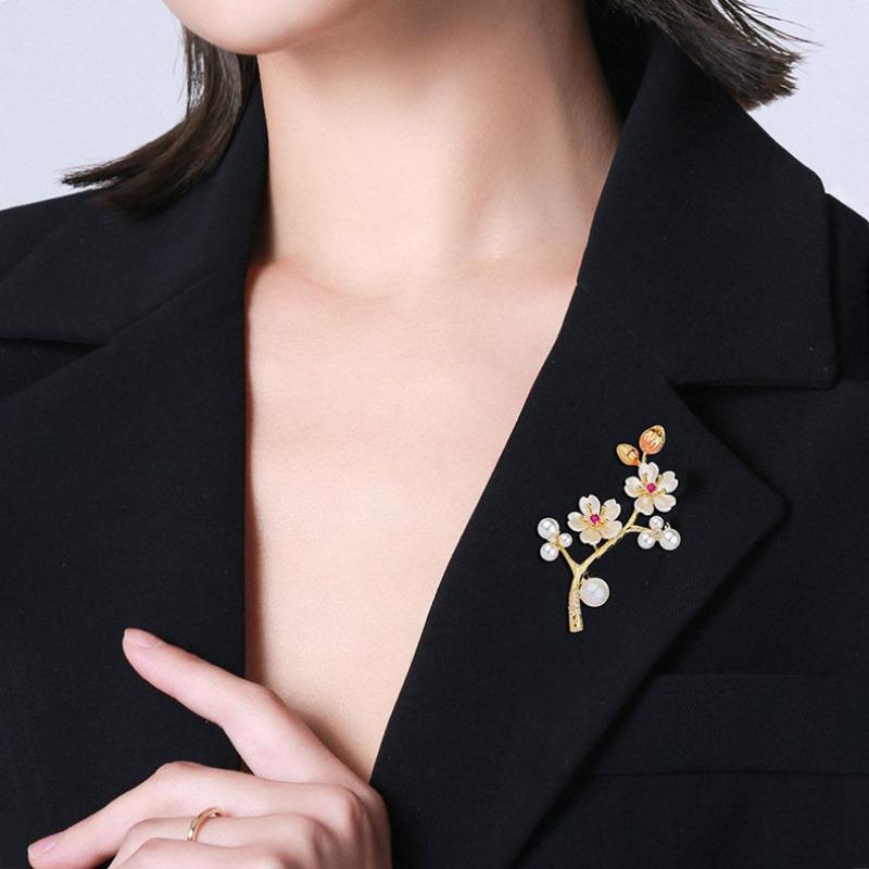 Broșă Elegantă și Luxoasă cu Flori de Prun, Broșă Exquisită și la Modă Tip Buchet pentru Femei de Înaltă Calitate, Broșă cu Senzualitate de Design Nișat