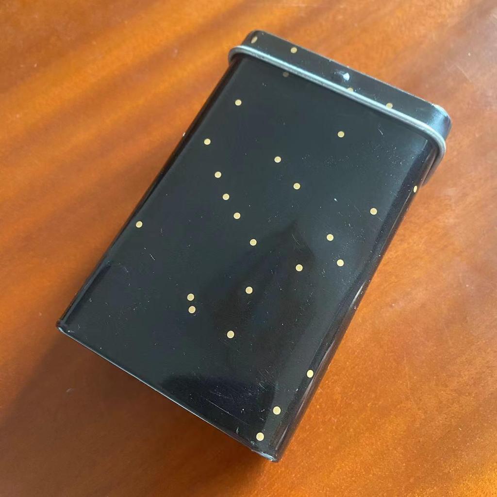 Men's 20-Capacity Tinplate Cigarette Case, Personalized Metal Hand-Rolled Holder, Multi-Pattern, Waterproof & Moisture-Proof.