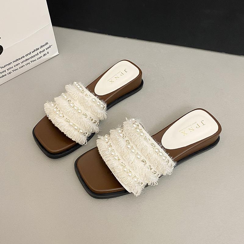 Small Fragrant Style Slippers Women Wear 2025 Summer New Internet Celebrity Versatile Cute Word Flat Bottom Seaside Cool Slippers