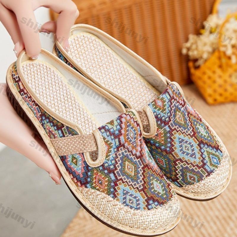 2025 New Summer Women's Shoes Breathable Embroidered Ethnic Flat Casual Shoes Comfortable Lightweight Outdoor Slippers