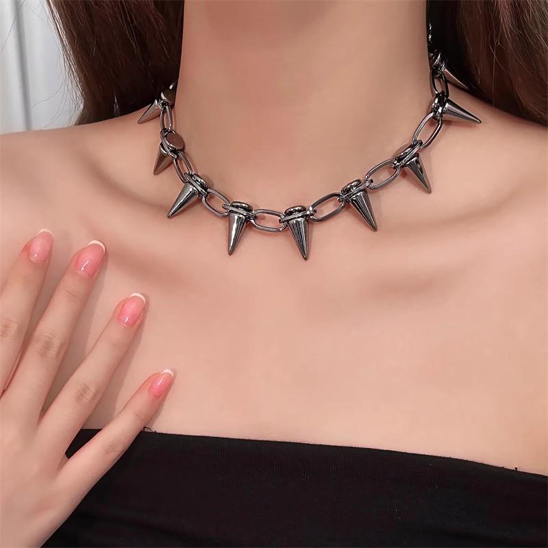 2025 High-End Gothic Punk Necklace: Y2K Dark Style Clavicle Chain for Women