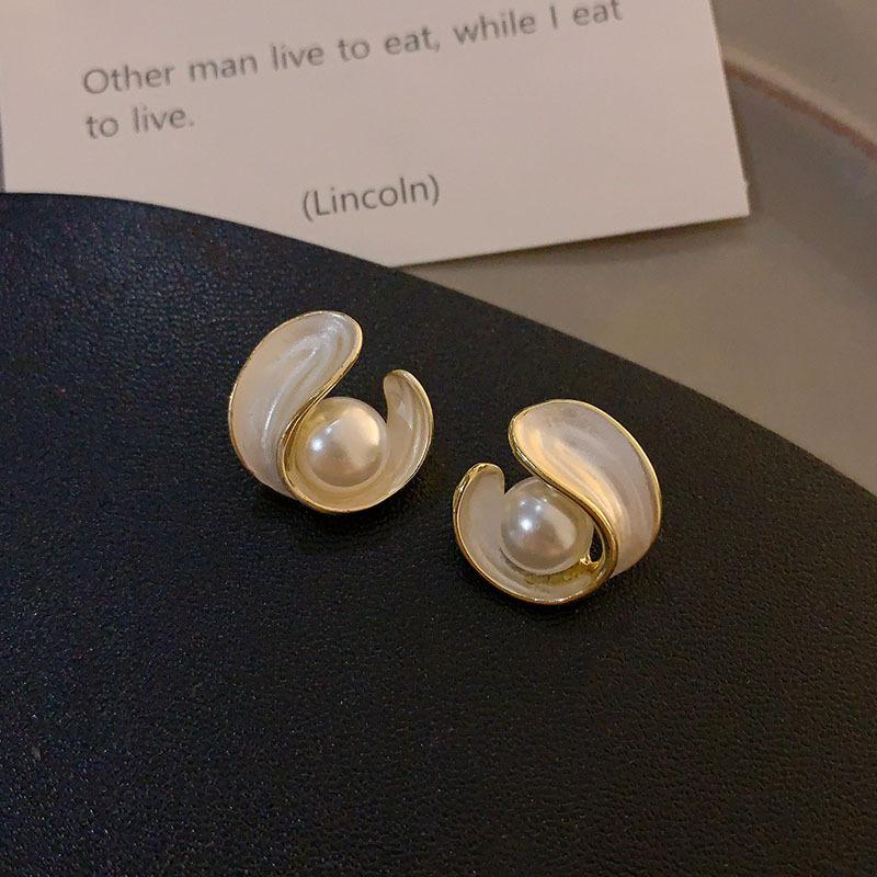 Medieval Vintage Silver Needle Earrings, Temperament Light Luxury Court Style Pearl Earrings Versatile High-end Retro Earrings