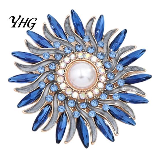 Lapel Pin with Faux Pearl Retro Rhinestone Sunflower Brooch Pin, Floral Style Pearl, Metal Flower Badge for Women, Clothing Accessories Embellished