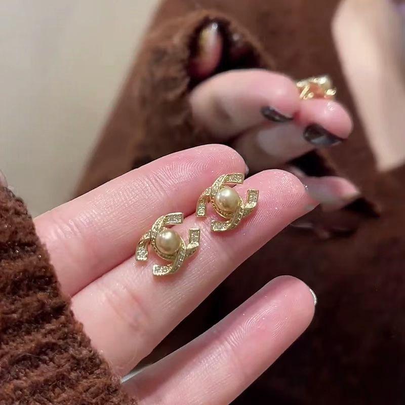 Luxurious Gold-Plated Silver Zircon Pearl Stud Earrings