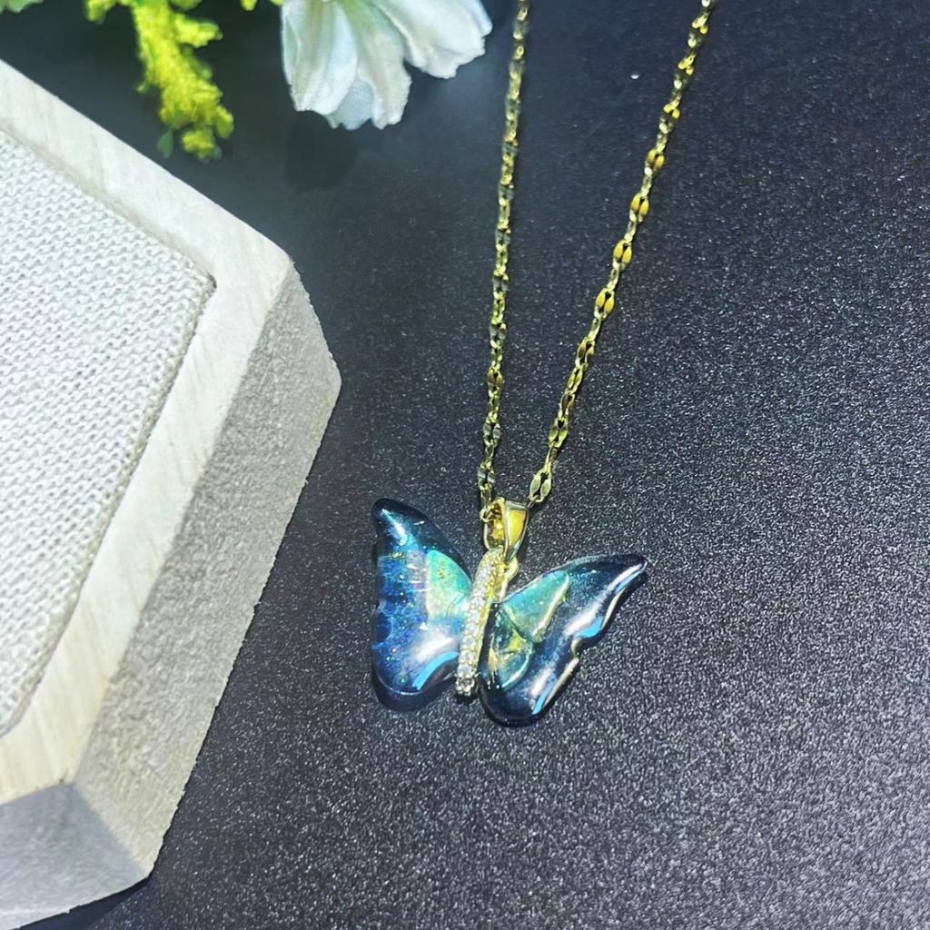 1 sztuka Wysokiej klasy lekkie luksusowe cyrkonia gradientowe kolorowe motyl moda prosta osobowość naszyjnik