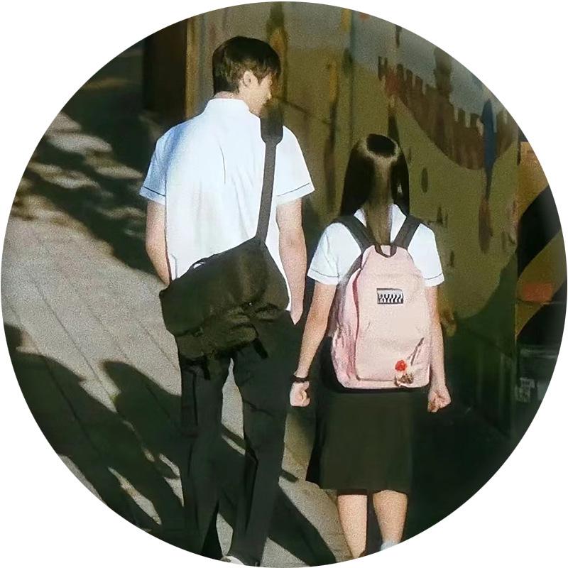 Llavero Colgante Espejo Insignia "Lovely Runner" - Merchandising del Drama Coreano con Byeon Woo-seok y Kim Hye-yoon