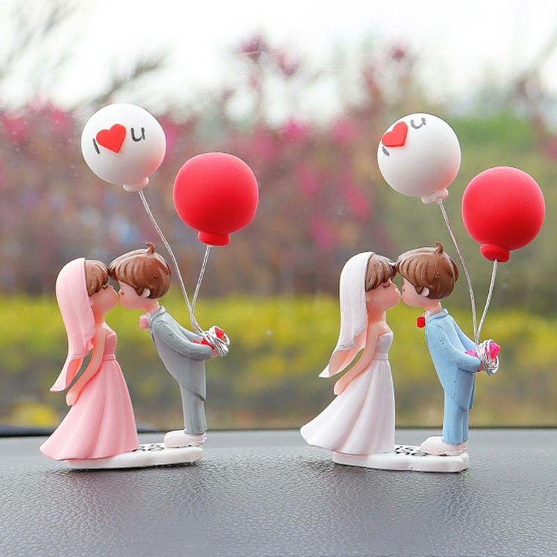 Cartoon Couples Car Ornament Model Wedding Couple Figure Car Center Console Balloon Decoration Auto Interior Dashboard Gifts