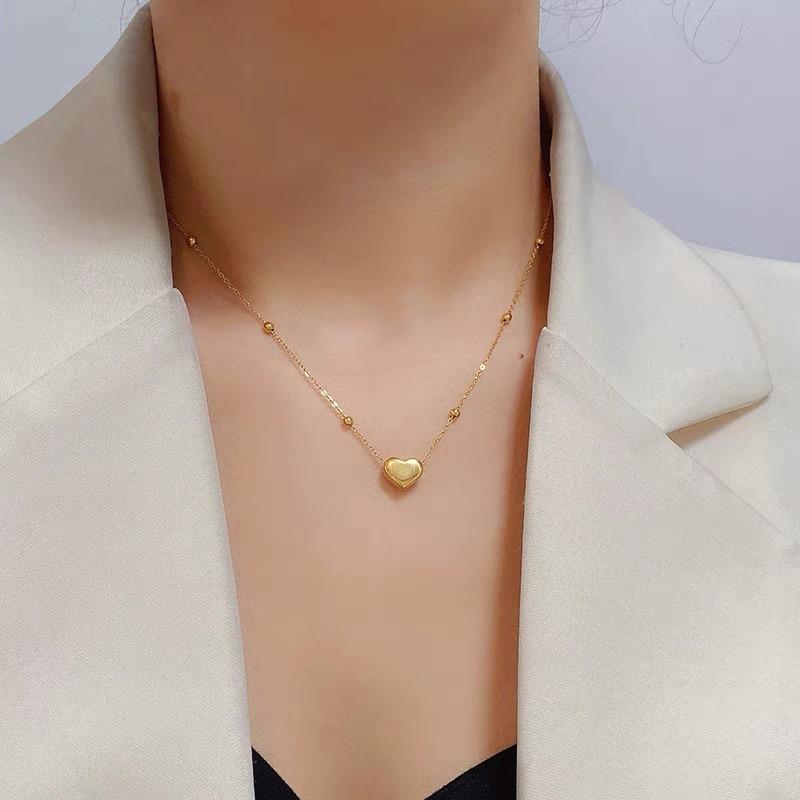 Small Gold Heart-shaped Pendant Necklace for Women Light Luxury Clavicle Chain Fashionable Versatile and High-end Ins Style Zinc Alloy