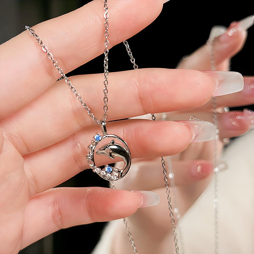 Summer Sugar Cube Necklace Female Princess Light Luxury Titanium Steel Non-Fading Collarbone Chain Neck Chain Jewelry