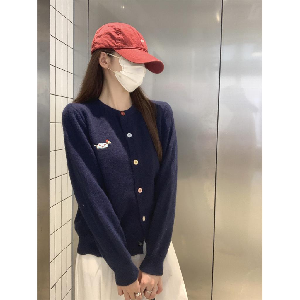 Gray wears a women's cardigan single-breasted jacket, spring and autumn soft waxy long-sleeved top, gentle wind sweater