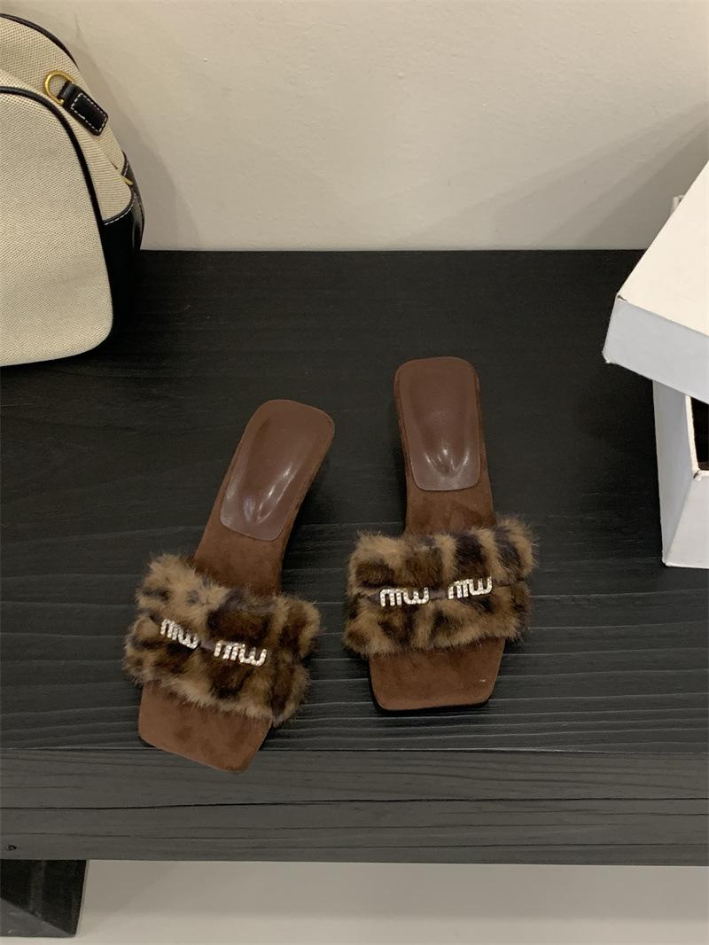 

2025 Мао Мао буксируемые босоножки на танкетке на высоком каблуке 35-40 ярдов 40 темно-коричневого