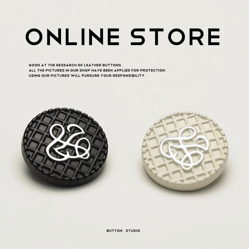 

5Pcs Black And White Mesh Buttons, Metal Xiaoxiang Jacket, Double-Sided Nylon Coat Buttons, Men S And Women S Suit Buttons 2 #[17.5mm grid silver symbol beige]