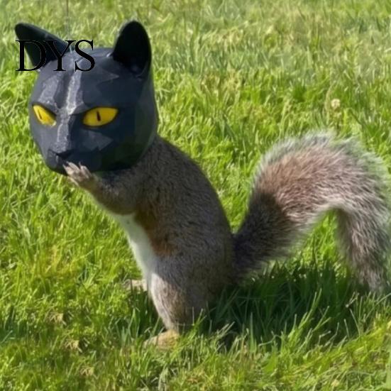 Squirrel Snack Holder Cat Head Feeder, Funny Animal Face, Outdoor Hanging Plastic Wildlife Feeder Garden Feeding Station for Backyard Patio Decor Face