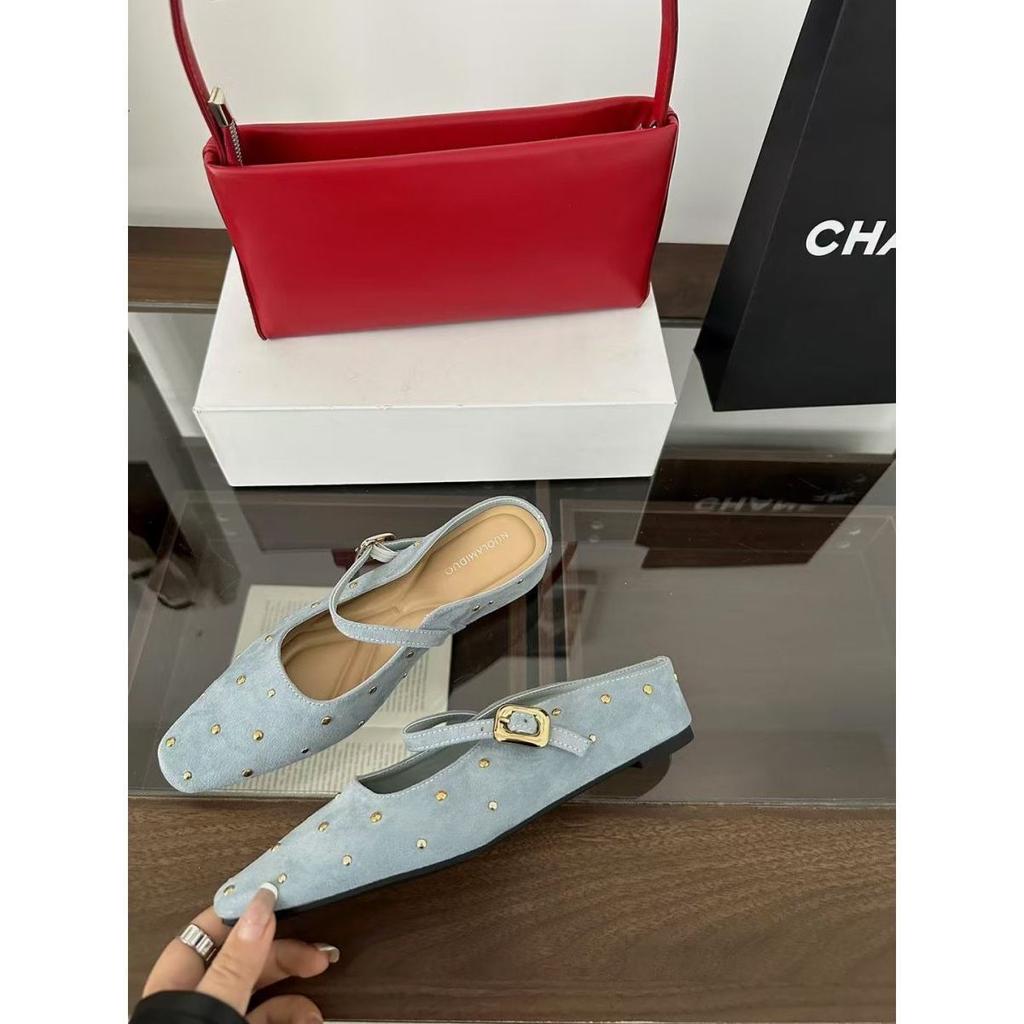2025 Chaussures mules rouges rétro françaises à rivets, style décontracté et élégant, style muletier à une pédale