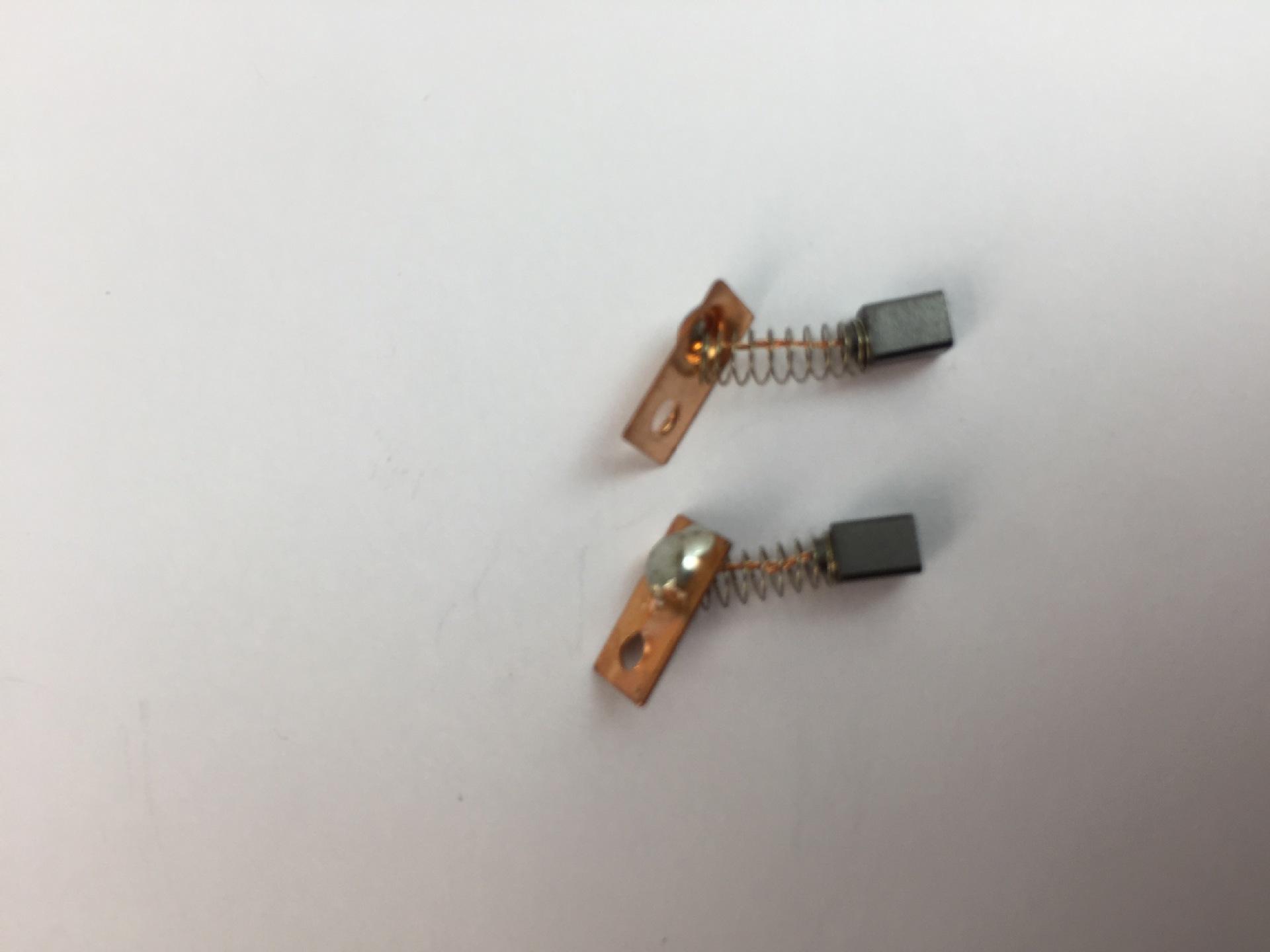 

Пара угольных щеток для южнокорейской шлифмашинки White Carbon Brush