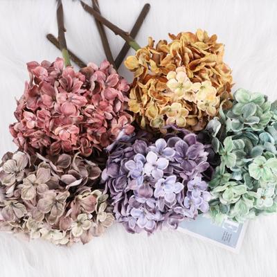 Decoração de casa – Flores e coroas artificiais