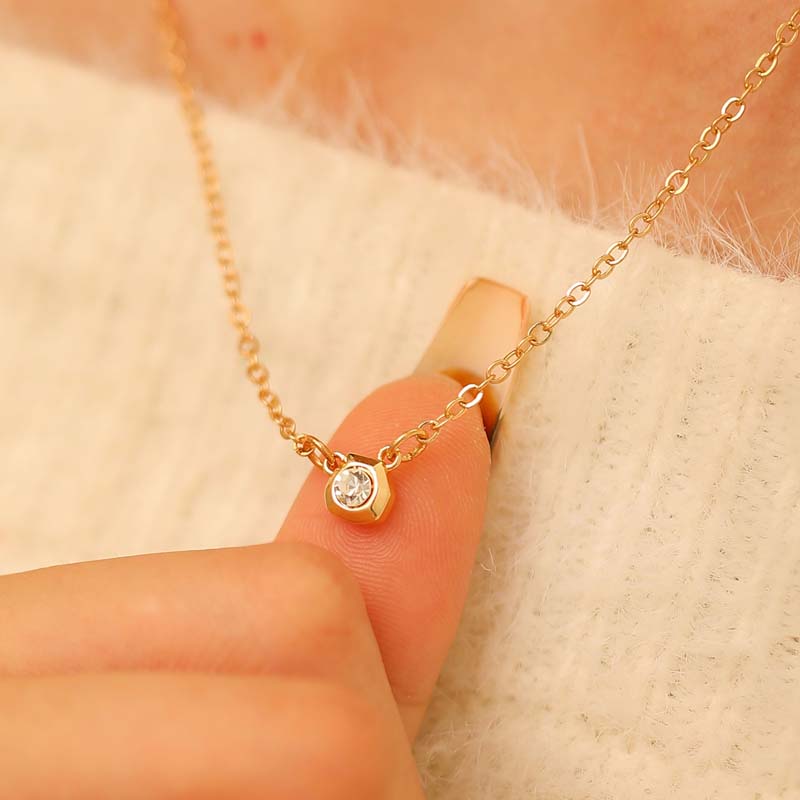 

Fashion Gold Color Water Drop Pendant Necklace for Women Exquisite Crystal Zircon Clavicle Chain Necklace Zircon Accessories