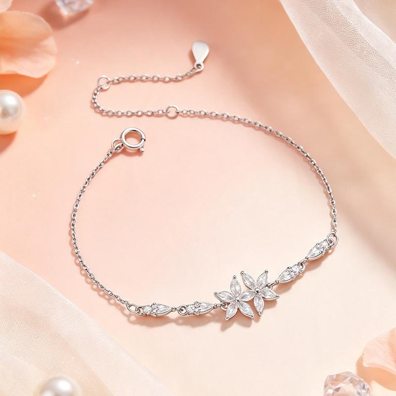 Flash diamond maple leaf bracelet female Mori jasmine flower bracelet niche design Mori flower hand jewelry