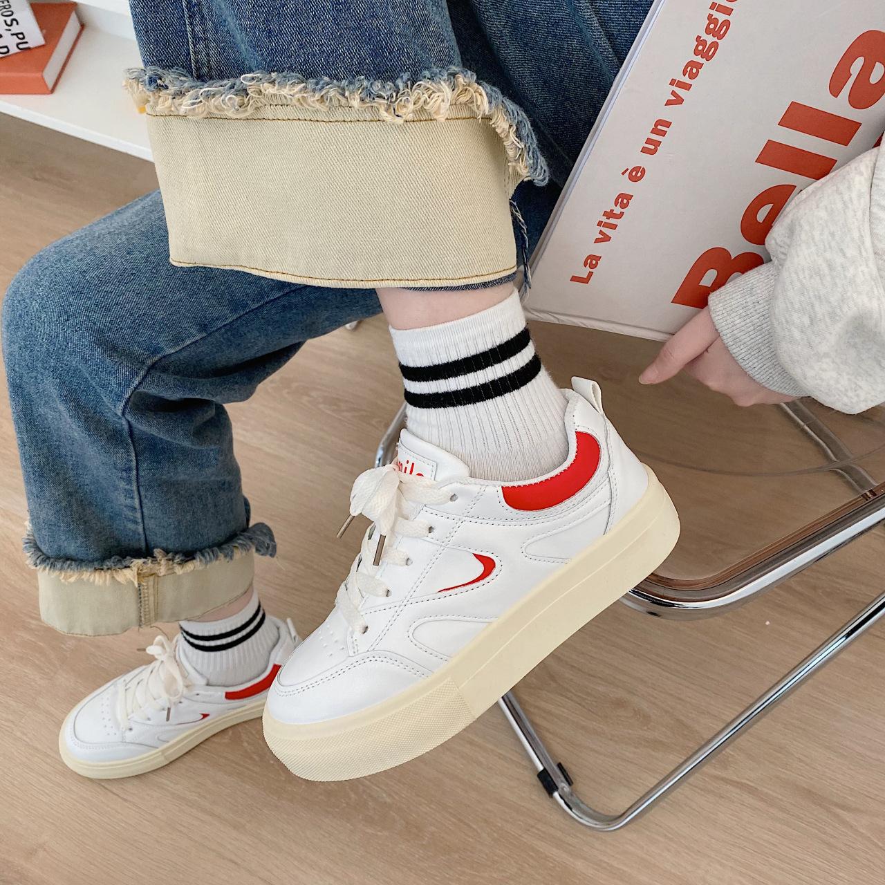 

Leather retro red board shoes women s new versatile little white shoes sports and leisure shoes 40 красный