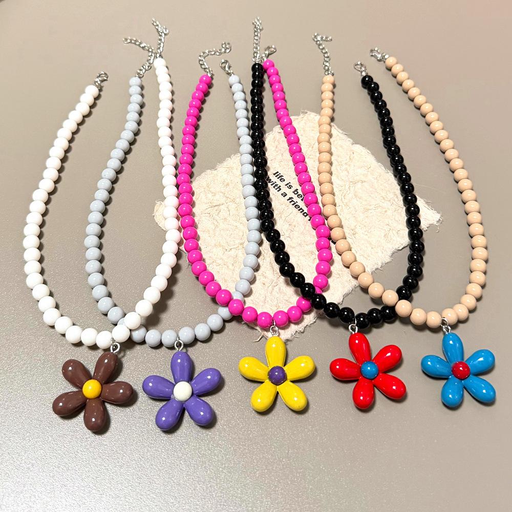 Y2K Bunte Blume Anhänger Halskette für Damen Handgemacht Perlen Schlüsselbein Kette Charm Halsband Choker Dopamin Süßer Schmuck Geschenke