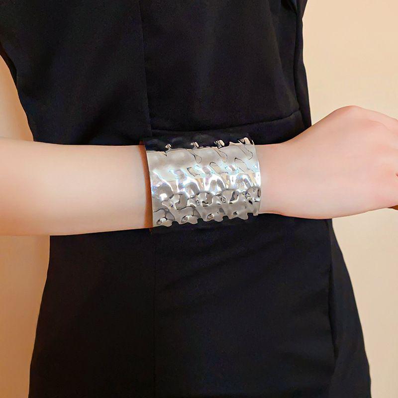 Trendy European & American Exaggerated Metal Hollow Armlet: Niche High-End Women's Jewelry
