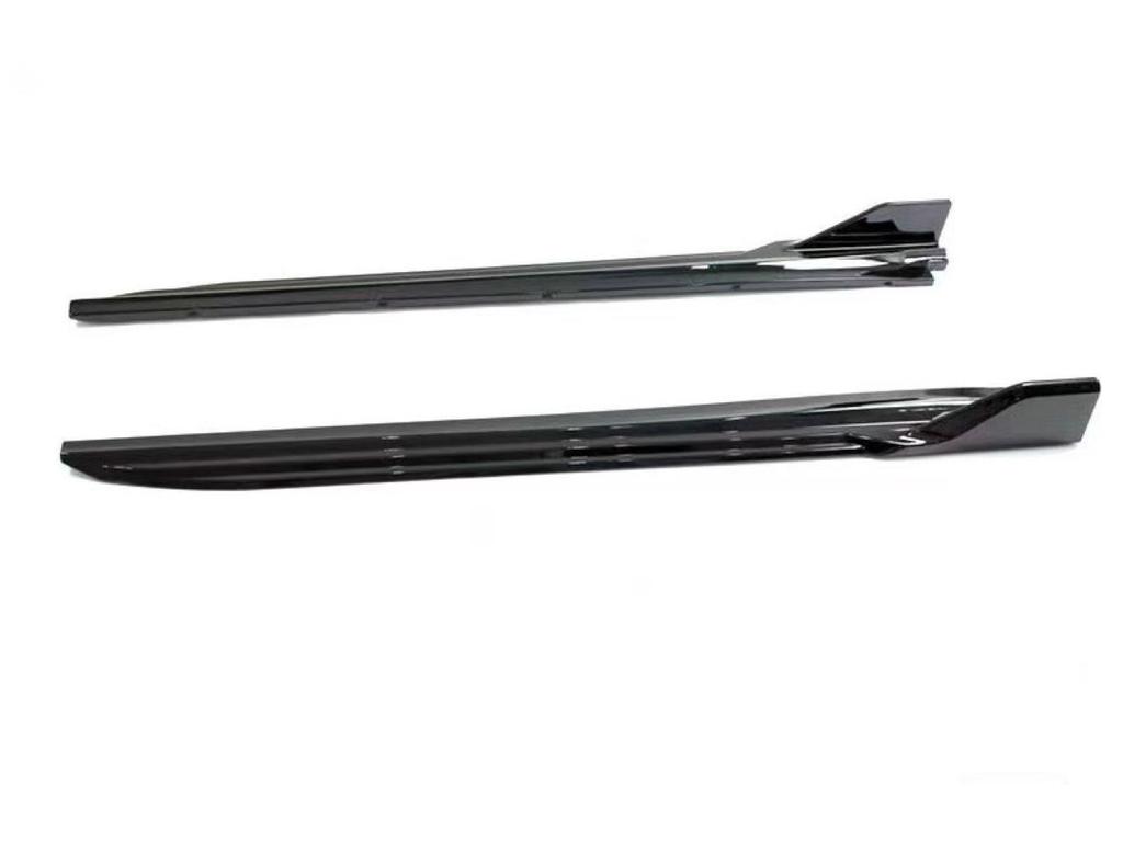 BMW X6 F16 Black Warrior Style Body Kit: Front Lip, Rear Lip, Side Skirts, Carbon Fiber Pattern.