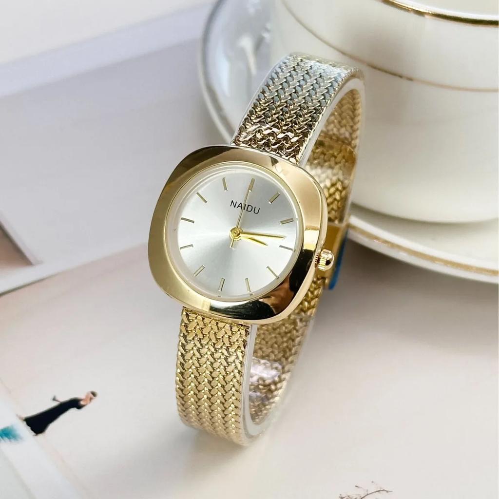 Fashion Women Watch Square Shaped Quartz Wristwatch Simple Roman Numerals Numbers Dial Women Gold Sliver Clock Relogio Feminino