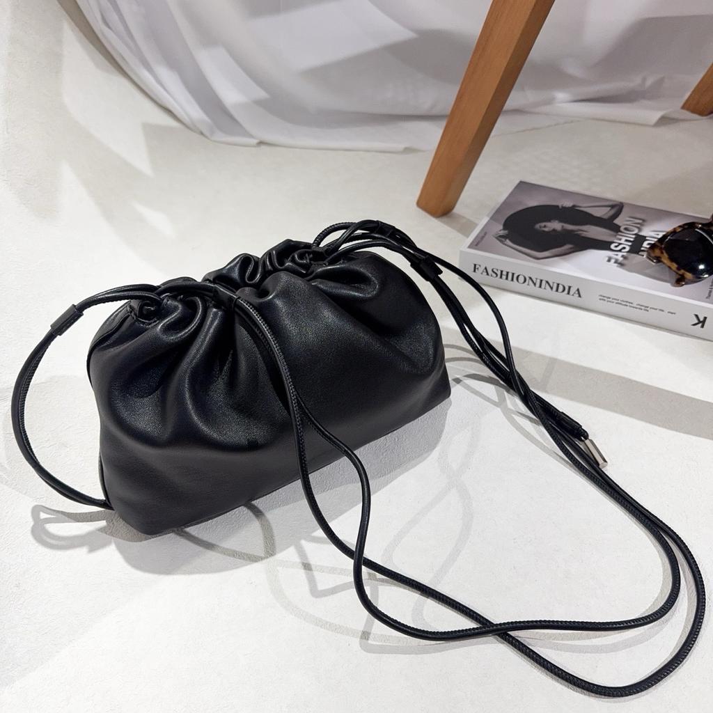 Niche Leather Lucky Bag Soft Fashion Minimalist Women Messenger Cloud Bag One Shoulder Messenger Inside and Outside Imported Lambskin