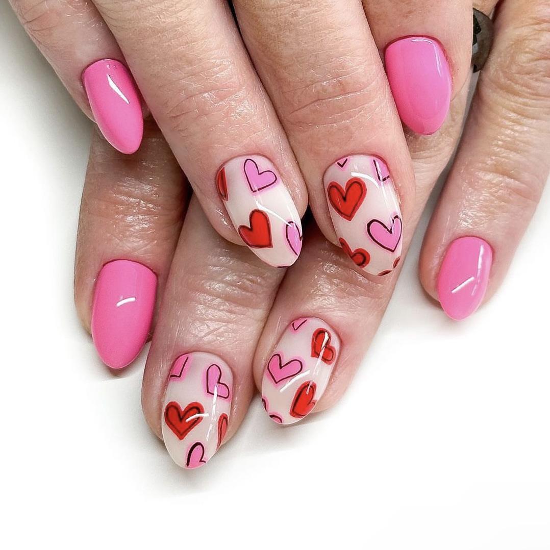 

24-Piece Valentine s Day Press-on Nails: Glossy Short Oval with Pink and Red Hearts