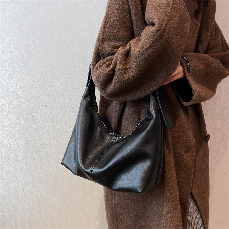 Soft leather one shoulder messenger bag women's 2025 new fashion retro dumpling bag large capacity tote bag