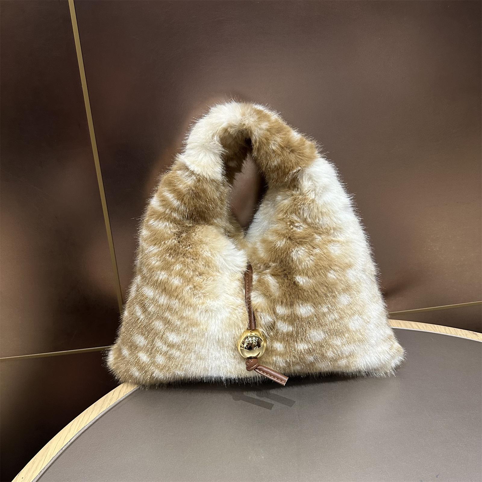 

Fluffy Deer Pattern Shoulder Bag Winter Faux Fur Bags for Women Warm Soft Handbags Women Bag Chains Crossbody Bags Tote Chic