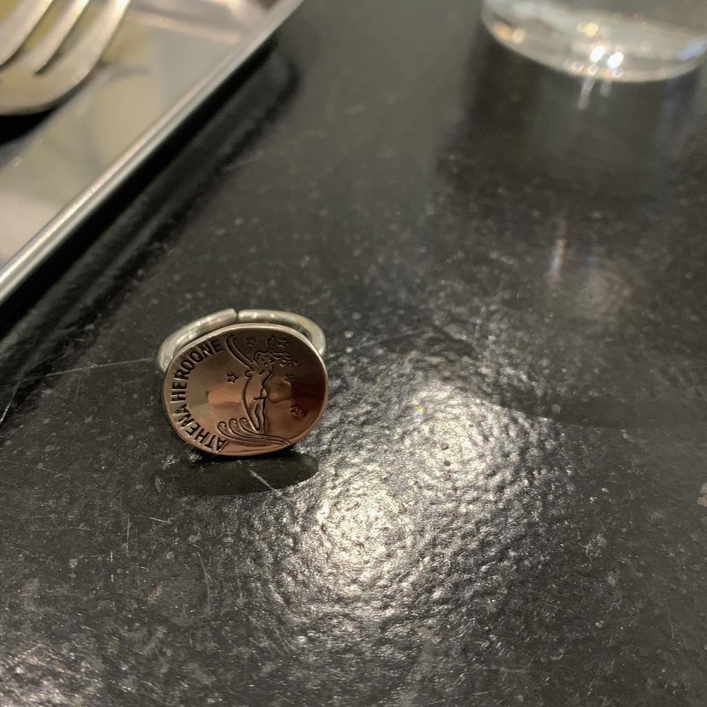 

Trendy Silver S925 Adjustable Open Crab Ring For Women Featuring Retro Roman Aesthetics J1351