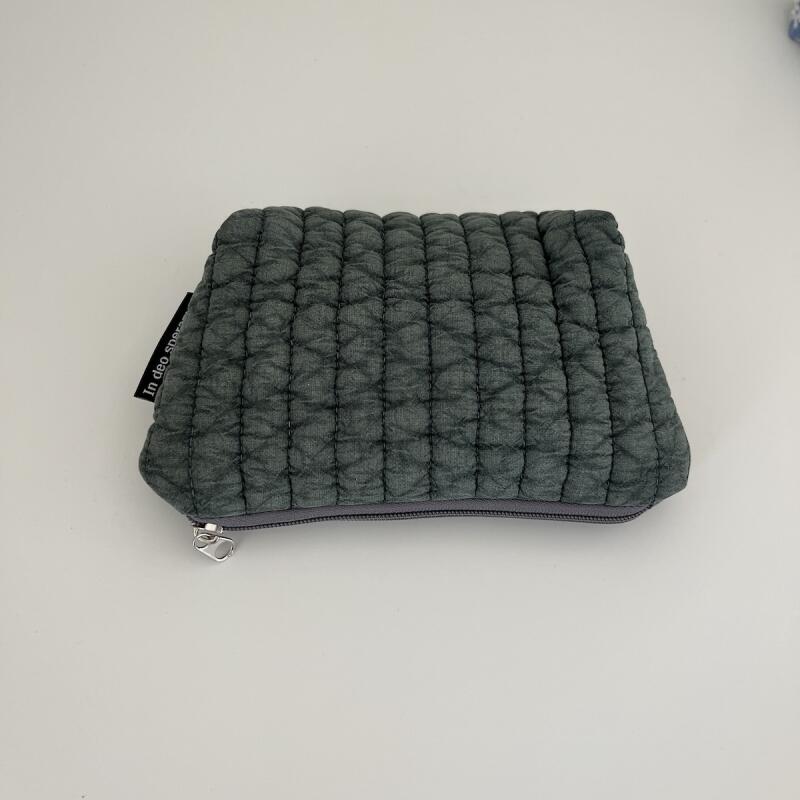 Стеганый треугольный кошелек темно-зеленого цвета single