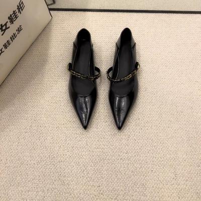 Fransız sivri burunlu çanta başlı sandalet kadın 2025 ilkbahar yeni metal zincir tek kelime tokalı alçak topuklu hafif ağızlı tek ayakkabılar