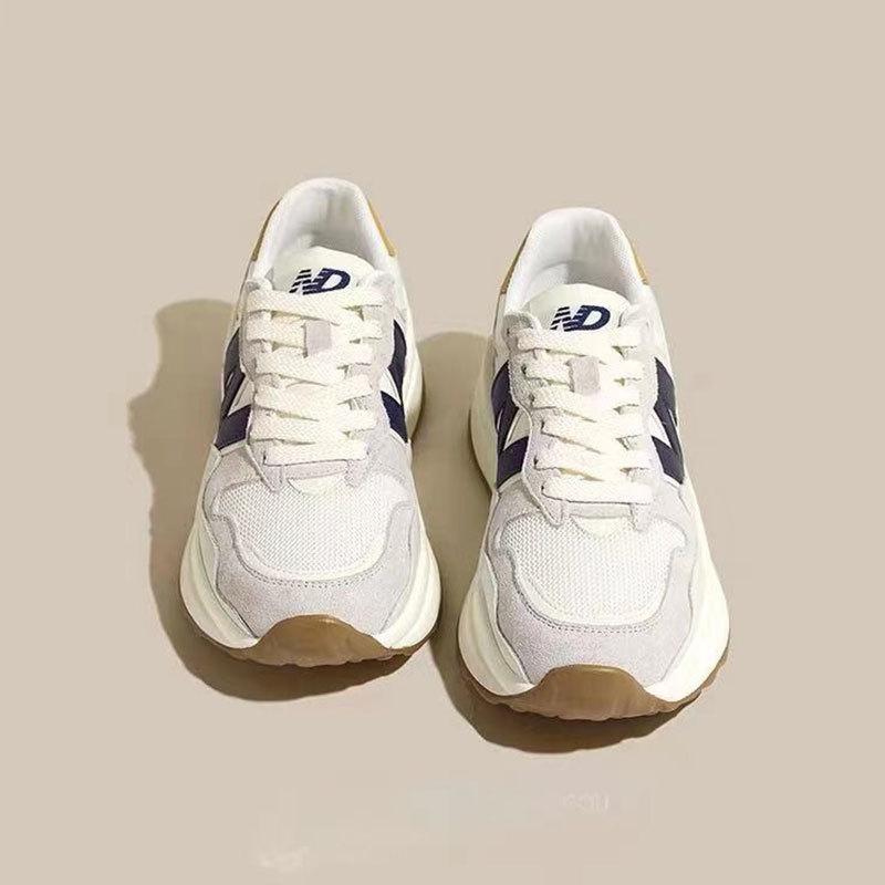 

Retro small waist thick-soled sports women s spring new models show small feet, light and versatile sports shoes 40 синій