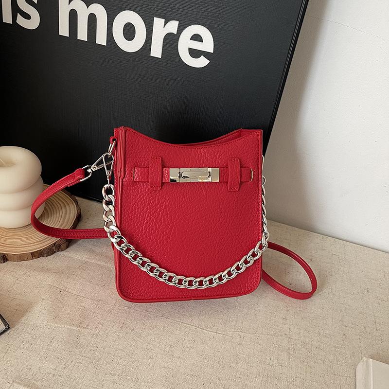Korean version of fashion chain portable small bag women's bag 2025 new simple small square bag versatile shoulder messenger bag