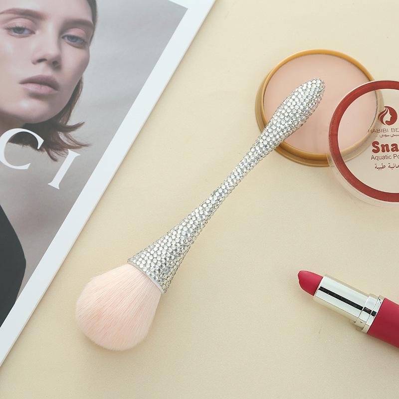 Portable Slim Waist Rhinestone Makeup Brush with Nylon Bristles