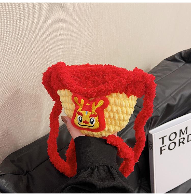 

Красная сумка-мессенджер в китайском стиле гочо, танцующий лев, детская новогодняя сумка, милая плюшевая портативная сумка для мелочи и аксессуаров