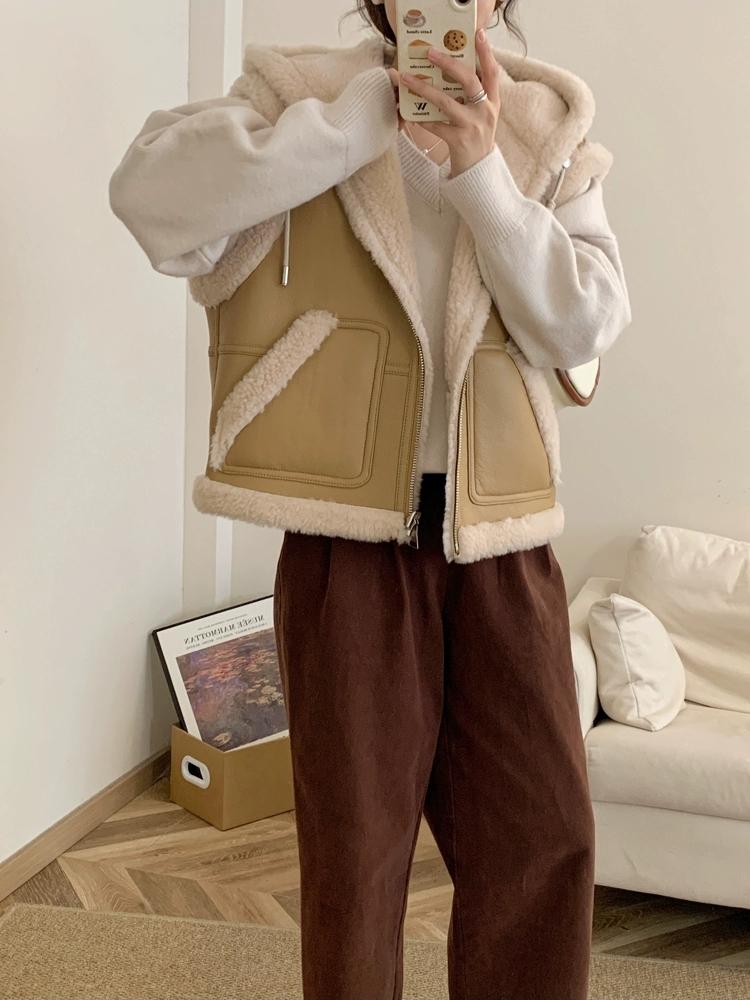 Winter Chic Vintage Leather Lamb Wool Waistcoat Women New Design Thick Hoodied Retro Coat Aesthetic Casual Street Fashion Jacket