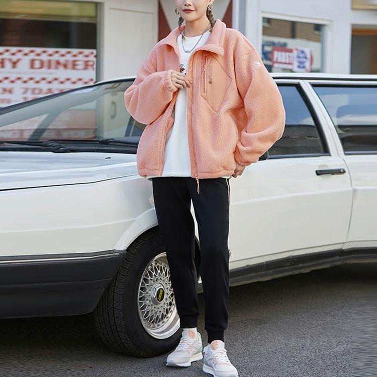 Li-Ning Badfive Sports Basketbalová Série Teplá Sherpa Fleece Volný Pletený Kabát s Fleecovým Límcem Unisex Svrchní Oblečení Mlhavě Růžová AFDR729-2