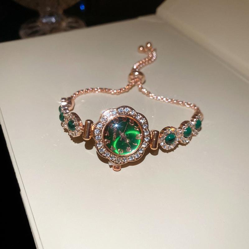 Französisches Armband mit eingelegten Diamanten und runder Schnalle - Retro-Hofstil, Luxuriöses Herbst-/Winterarmband